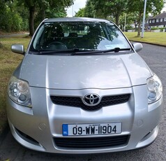 2009 - Toyota Auris ---