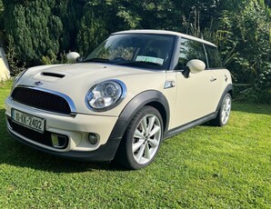 2010 - Mini Cooper ---