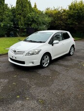 2010 - Toyota Auris ---