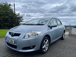 2010 - Toyota Auris ---