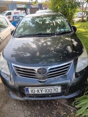 2010 - Toyota Avensis ---