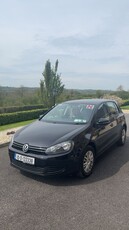 2010 - Volkswagen Golf ---