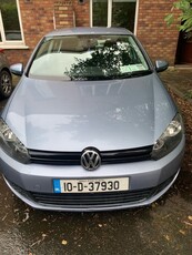 2010 - Volkswagen Golf ---