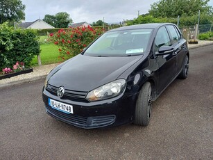 2010 - Volkswagen Golf ---