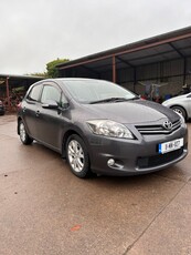 2011 - Toyota Auris Manual