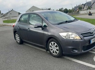 2011 - Toyota Auris Manual