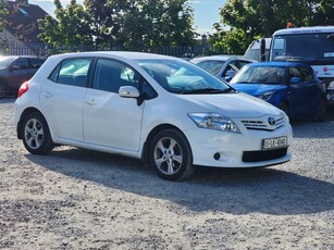 2011 - Toyota Auris Manual