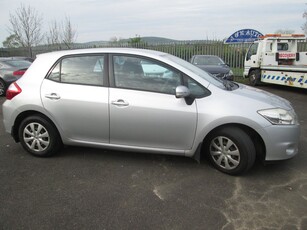 2011 - Toyota Auris Manual