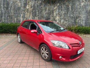 2011 - Toyota Auris Manual