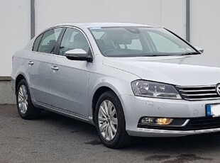 2011 - Volkswagen Passat Manual