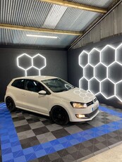 2012 - Volkswagen Polo Manual