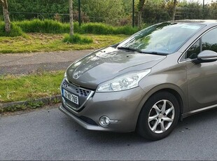 2013 - Peugeot 208 Automatic