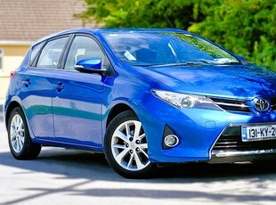 2013 - Toyota Auris Manual