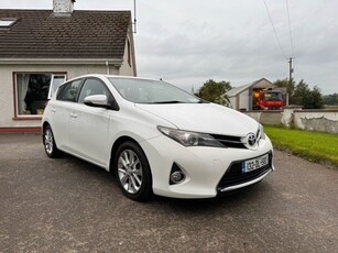 2013 - Toyota Auris Manual