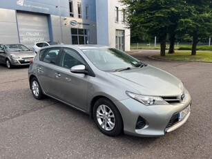 2013 - Toyota Auris Manual