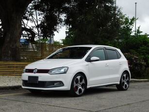 2013 - Volkswagen Polo Automatic