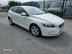 2013 - Volvo V40 Manual