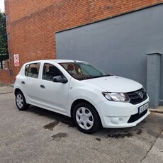 2014 - Dacia Sandero Manual