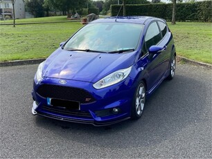 2014 - Ford Fiesta Manual