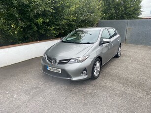 2014 - Toyota Auris Manual