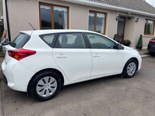 2014 - Toyota Auris Manual