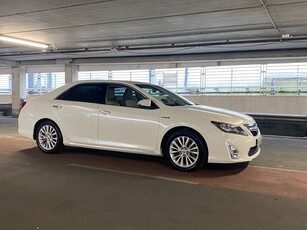 2014 - Toyota Camry ---