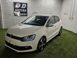 2014 - Volkswagen Polo Automatic