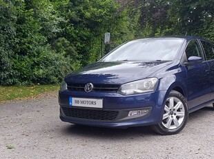 2014 - Volkswagen Polo Manual