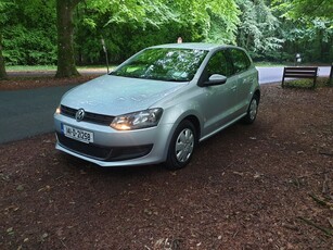 2014 - Volkswagen Polo Manual