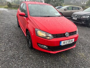 2014 - Volkswagen Polo Manual