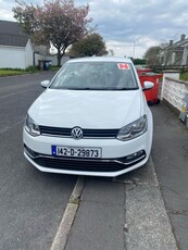 2014 - Volkswagen Polo Manual