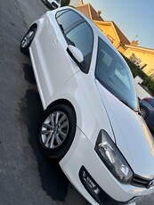 2014 - Volkswagen Polo Manual