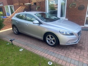 2014 - Volvo V40 Manual