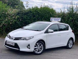 2015 - Toyota Auris Manual