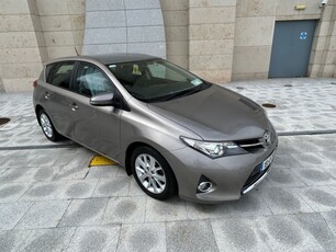 2015 - Toyota Auris Manual