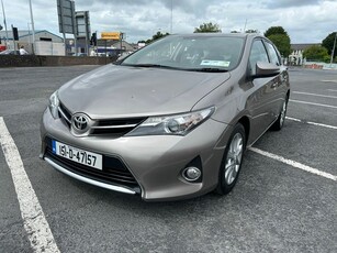 2015 - Toyota Auris Manual