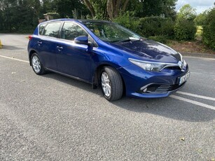 2015 - Toyota Auris Manual