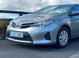 2015 - Toyota Auris Manual