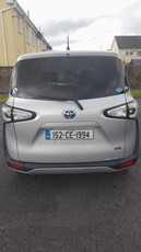 2015 - Toyota Sienta Automatic