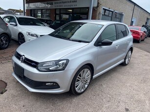 2015 - Volkswagen Polo Automatic