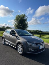 2015 - Volkswagen Polo Manual