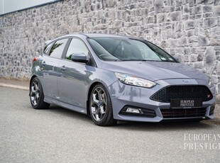 2016 - Ford Focus Manual