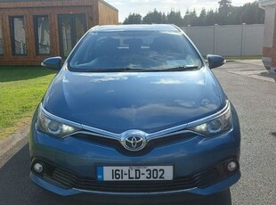 2016 - Toyota Auris Manual