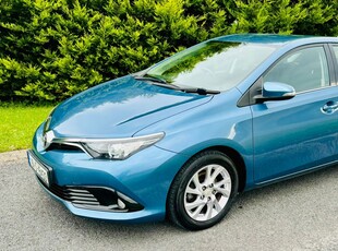 2016 - Toyota Auris Manual