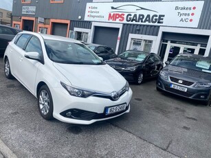 2016 - Toyota Auris Manual