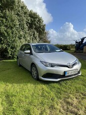 2016 - Toyota Auris Manual