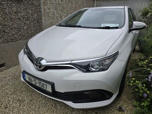 2016 - Toyota Auris Manual