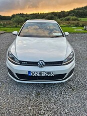 2016 - Volkswagen Golf Manual