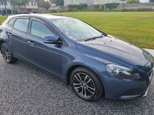 2016 - Volvo V40 Manual