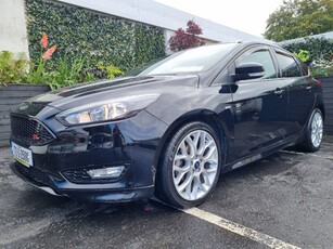 2017 - Ford Focus Manual